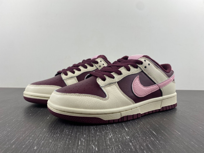Nike Dunk Low Valentine