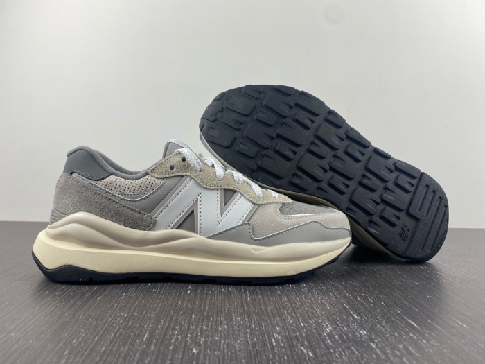 New Balance M5740TA