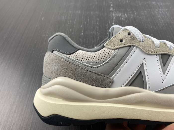 New Balance M5740TA