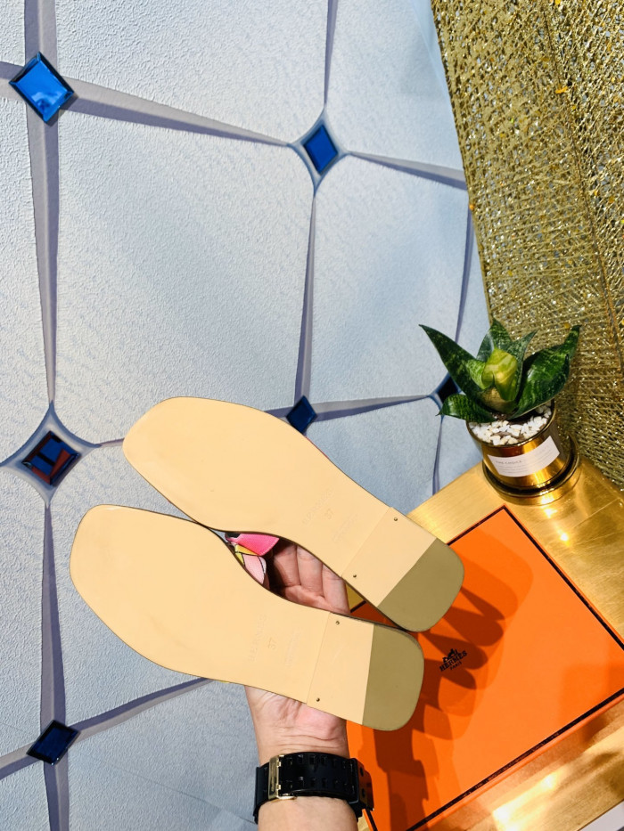 H**me5 SANDALS
