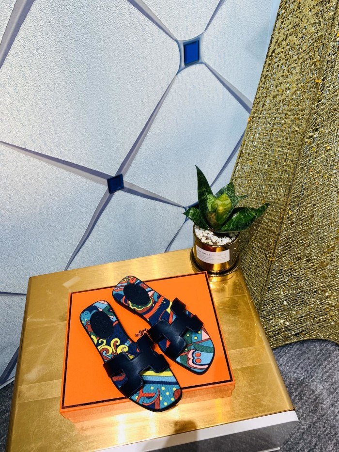 H**me5 SANDALS