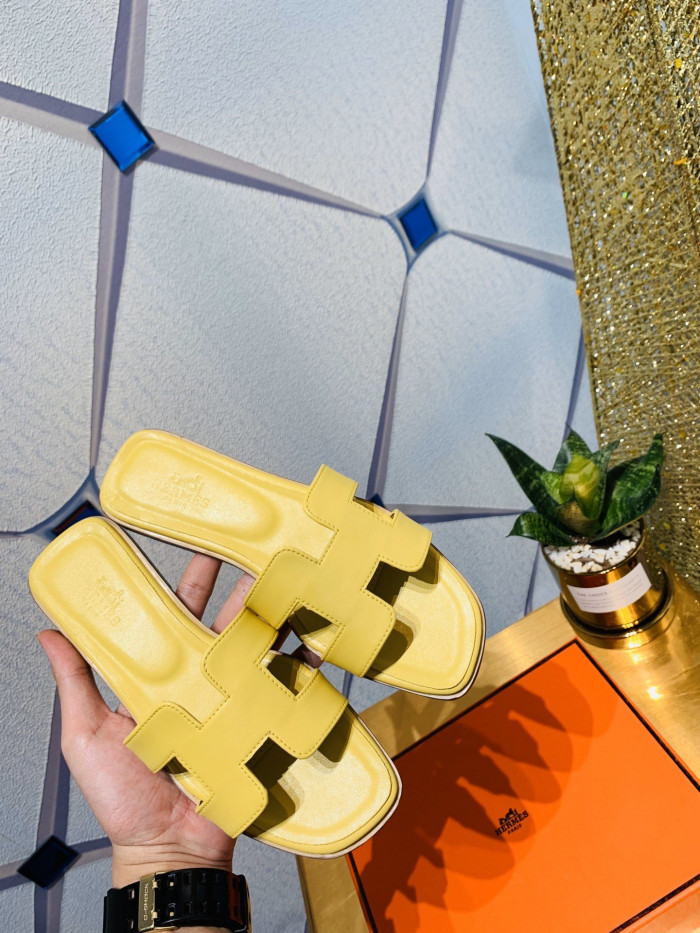 H**me5 SANDALS