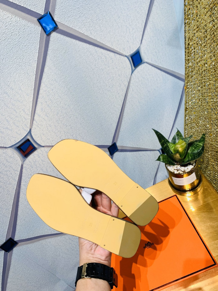 H**me5 SANDALS