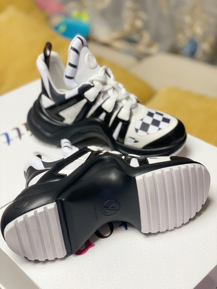 LO1_VTS ARCHLIGHT SNEAKER