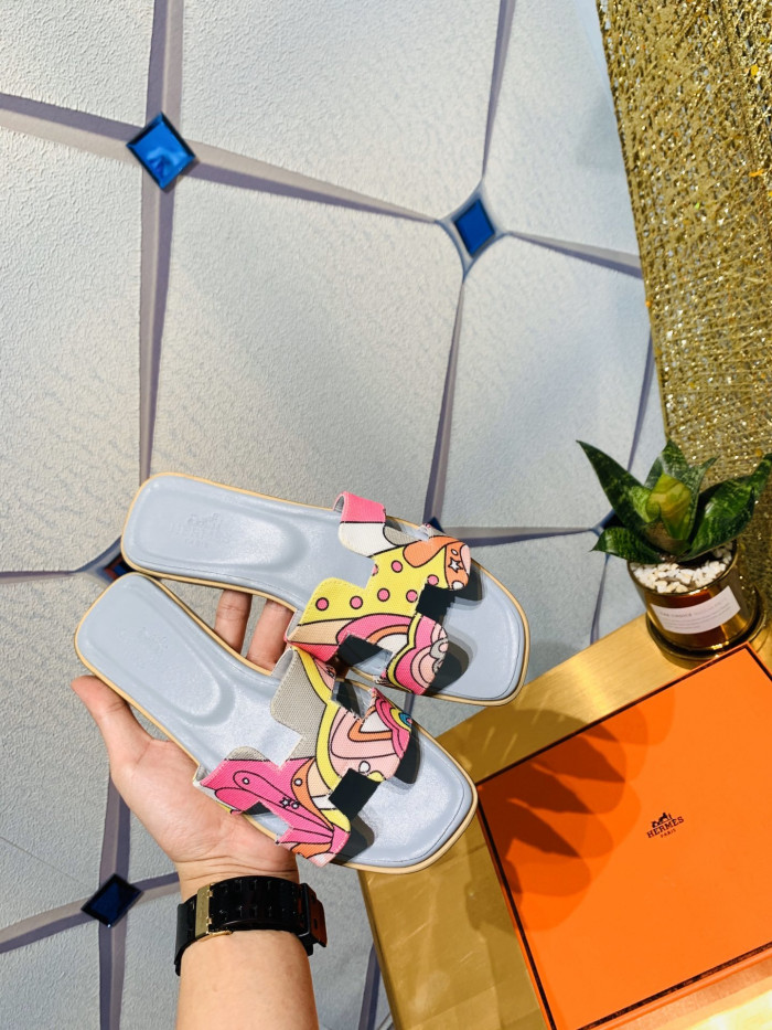 H**me5 SANDALS