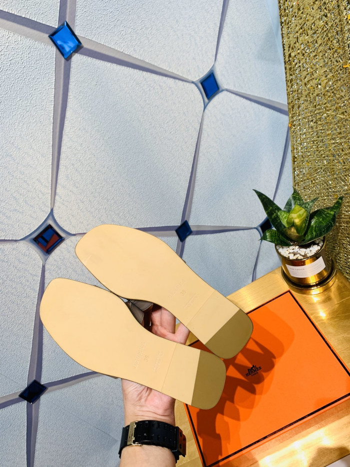 H**me5 SANDALS