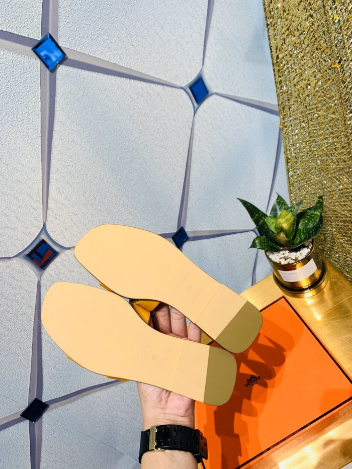 H**me5 SANDALS