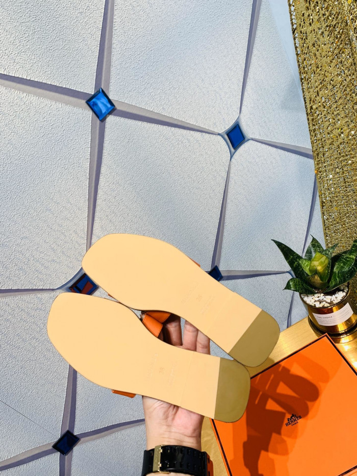 H**me5 SANDALS