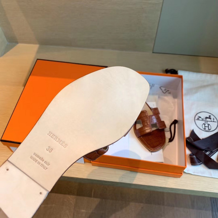 H**me5 SANDALS