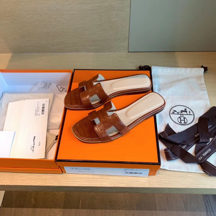 H**me5 SANDALS