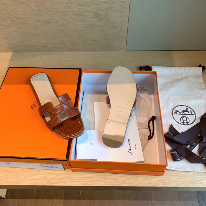 H**me5 SANDALS
