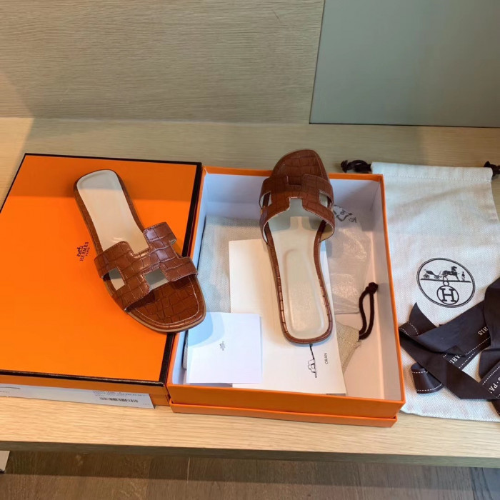 H**me5 SANDALS