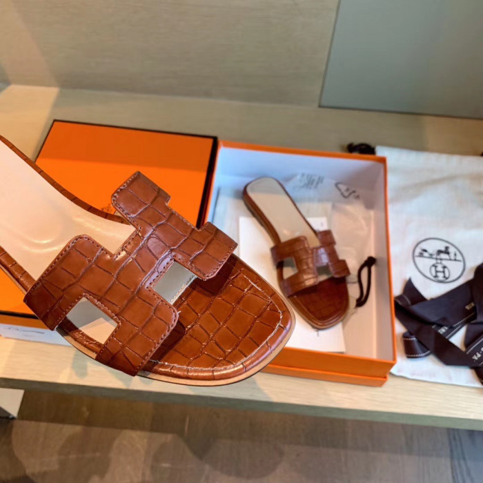 H**me5 SANDALS