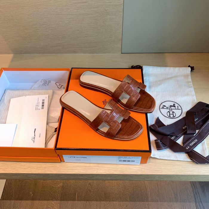 H**me5 SANDALS