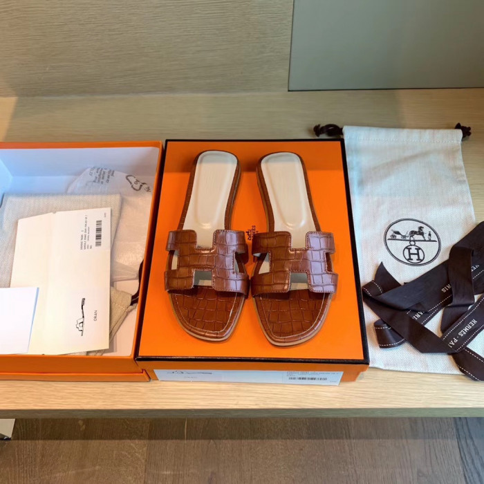 H**me5 SANDALS