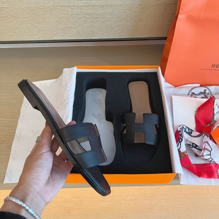 H**me5 SANDALS