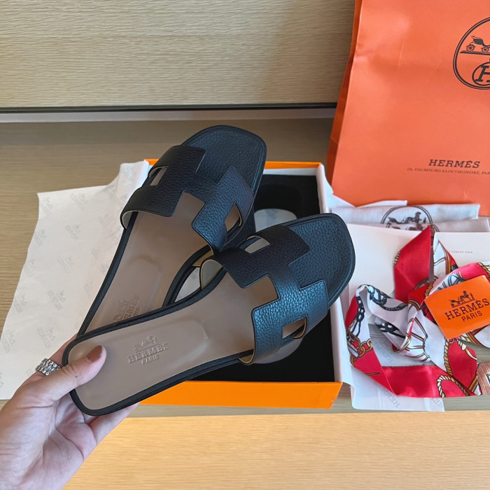 H**me5 SANDALS