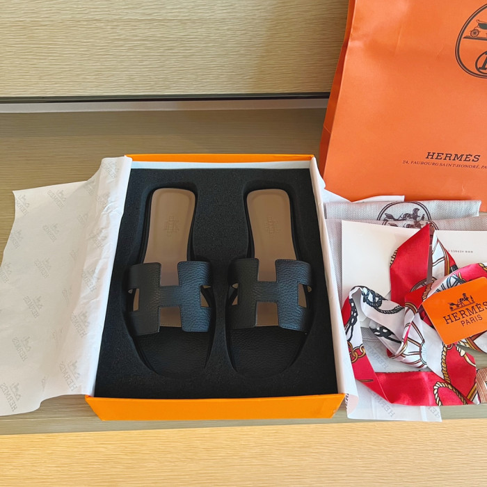 H**me5 SANDALS