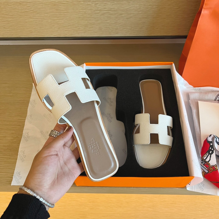 H**me5 SANDALS