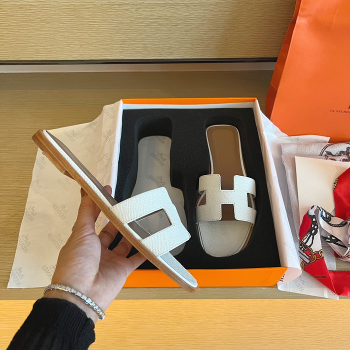 H**me5 SANDALS