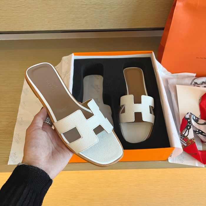 H**me5 SANDALS