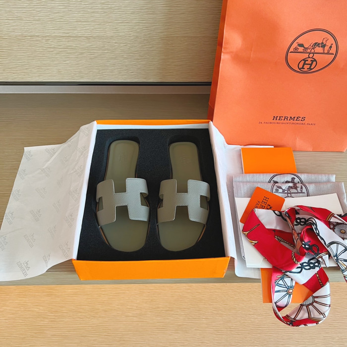 H**me5 SANDALS