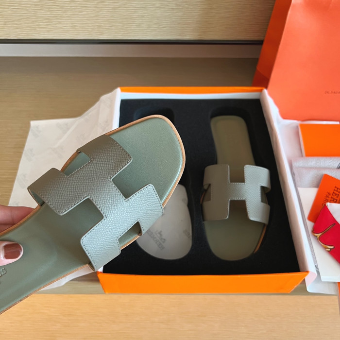 H**me5 SANDALS