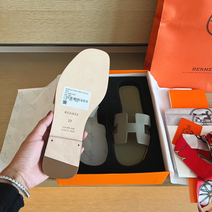 H**me5 SANDALS