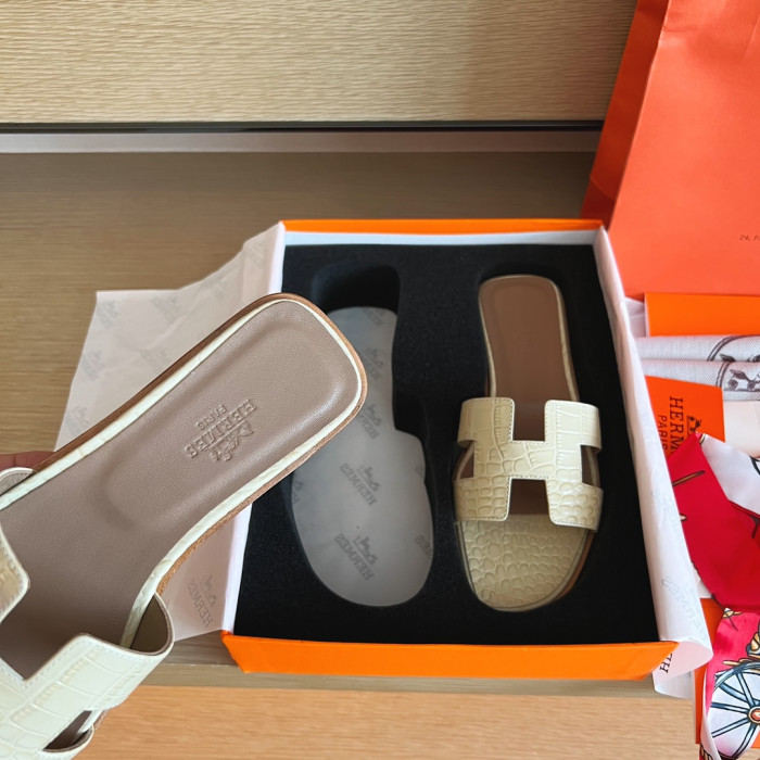 H**me5 SANDALS