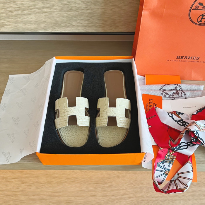H**me5 SANDALS