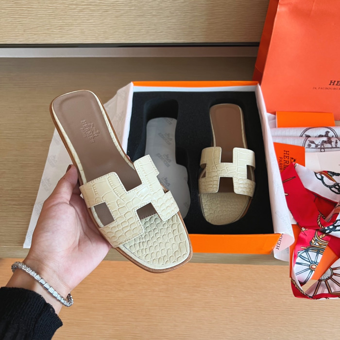 H**me5 SANDALS