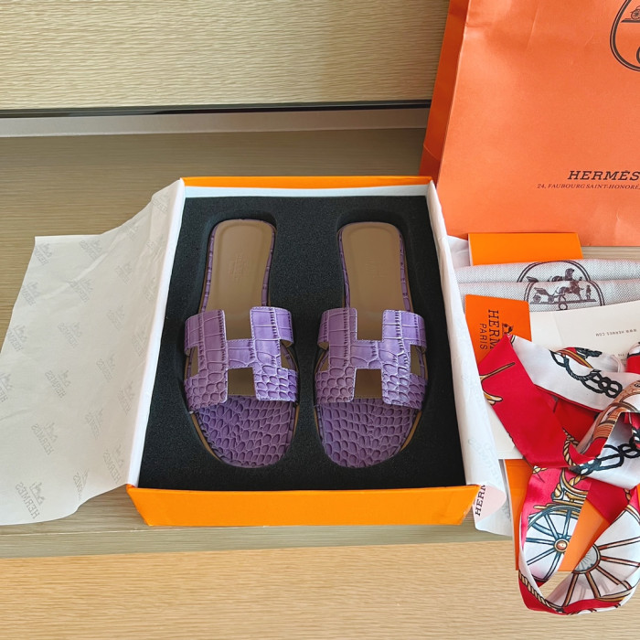 H**me5 SANDALS
