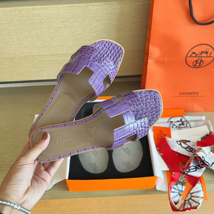 H**me5 SANDALS