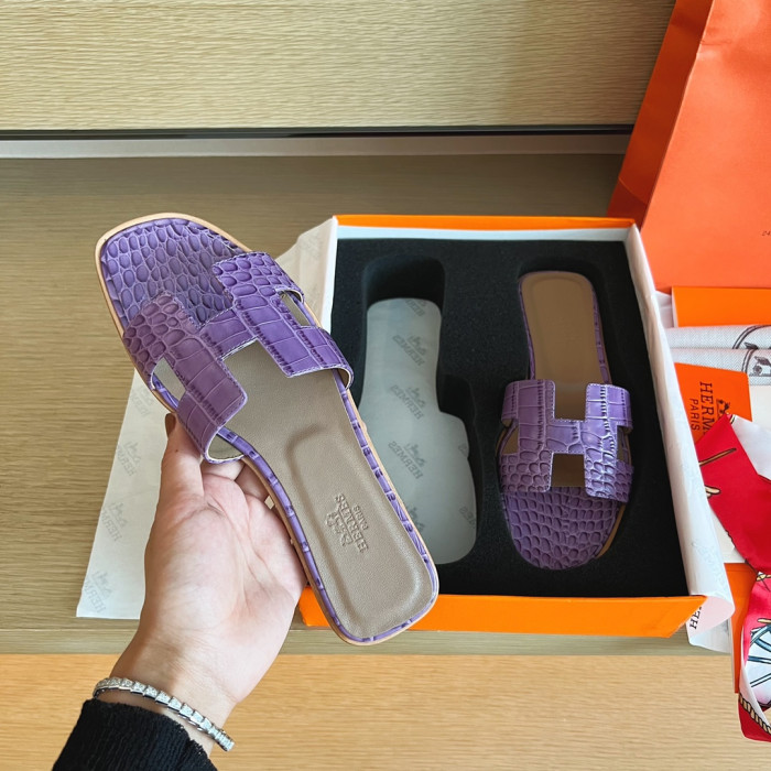 H**me5 SANDALS
