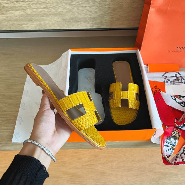 H**me5 SANDALS