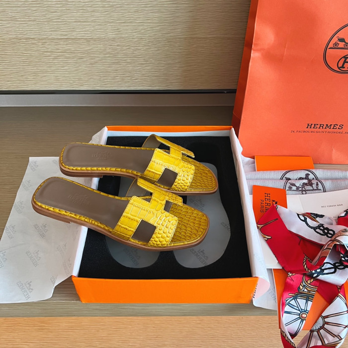 H**me5 SANDALS