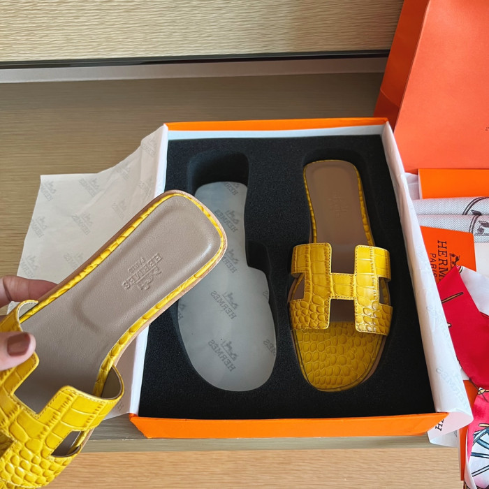 H**me5 SANDALS