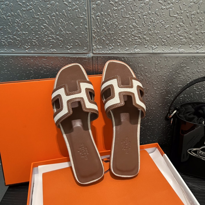 H**me5 SANDALS