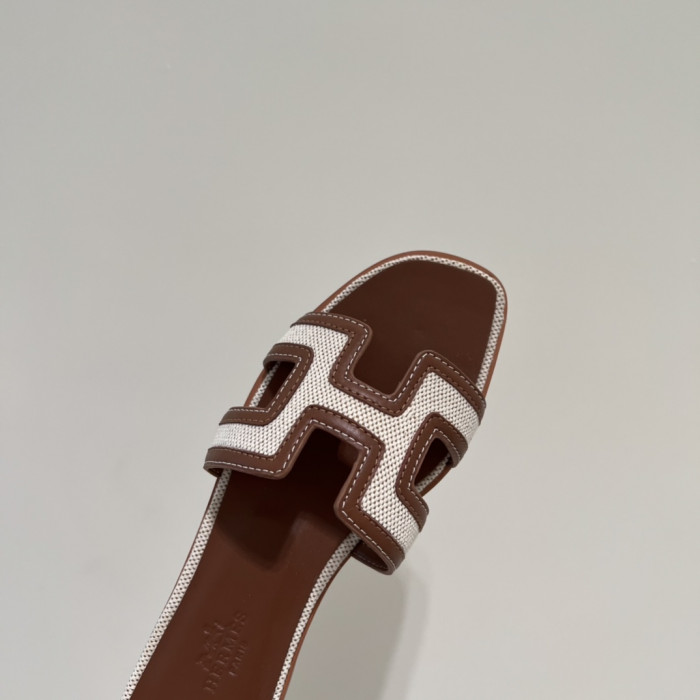 H**me5 SANDALS