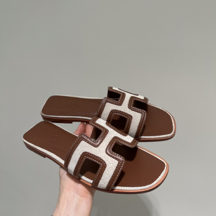 H**me5 SANDALS