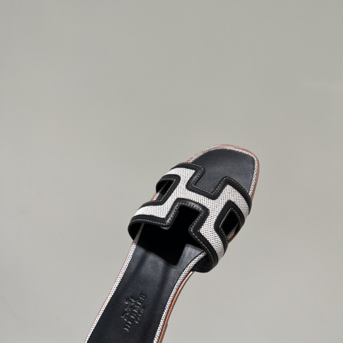 H**me5 SANDALS
