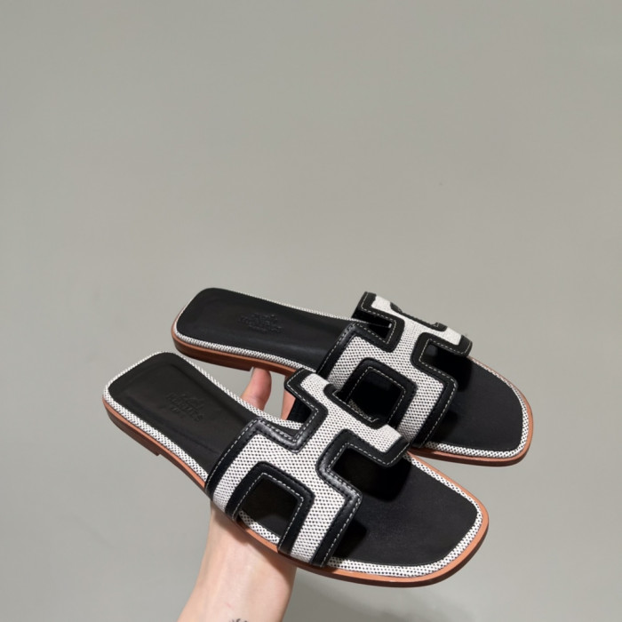 H**me5 SANDALS