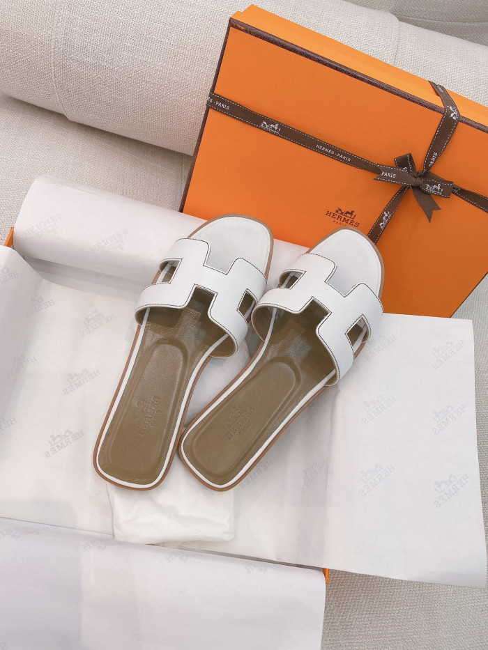 H**me5 SANDALS