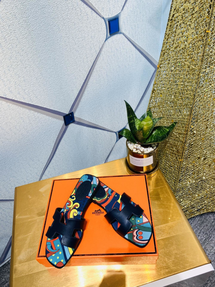 H**me5 SANDALS