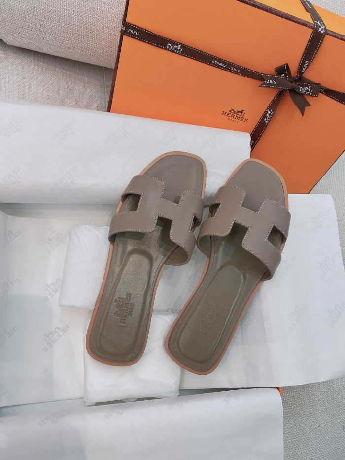 H**me5 SANDALS