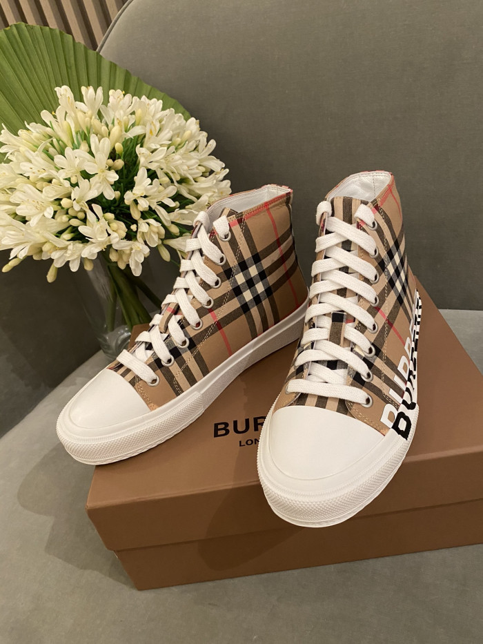 BUBERRY SNEAKER