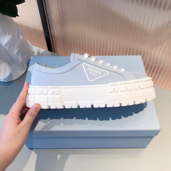 Pra*a sneaker