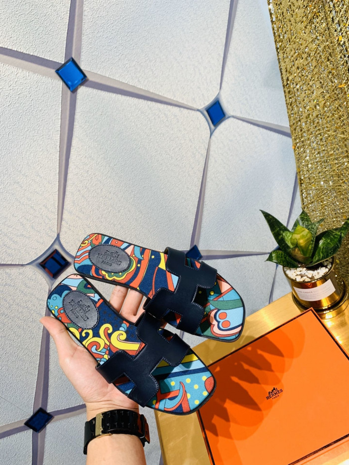 H**me5 SANDALS