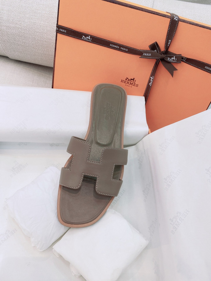 H**me5 SANDALS