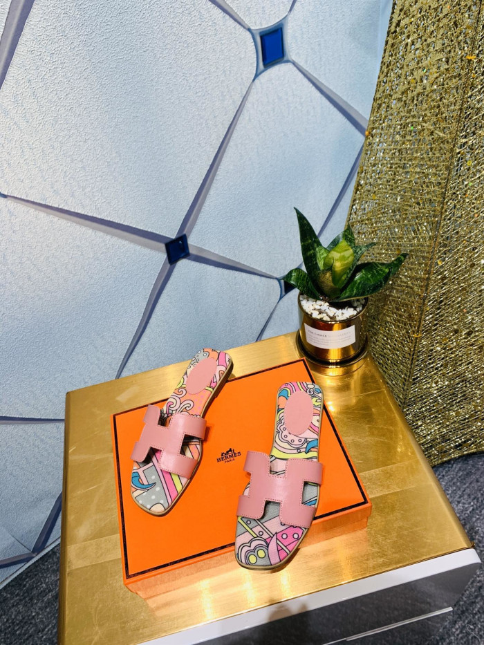 H**me5 SANDALS